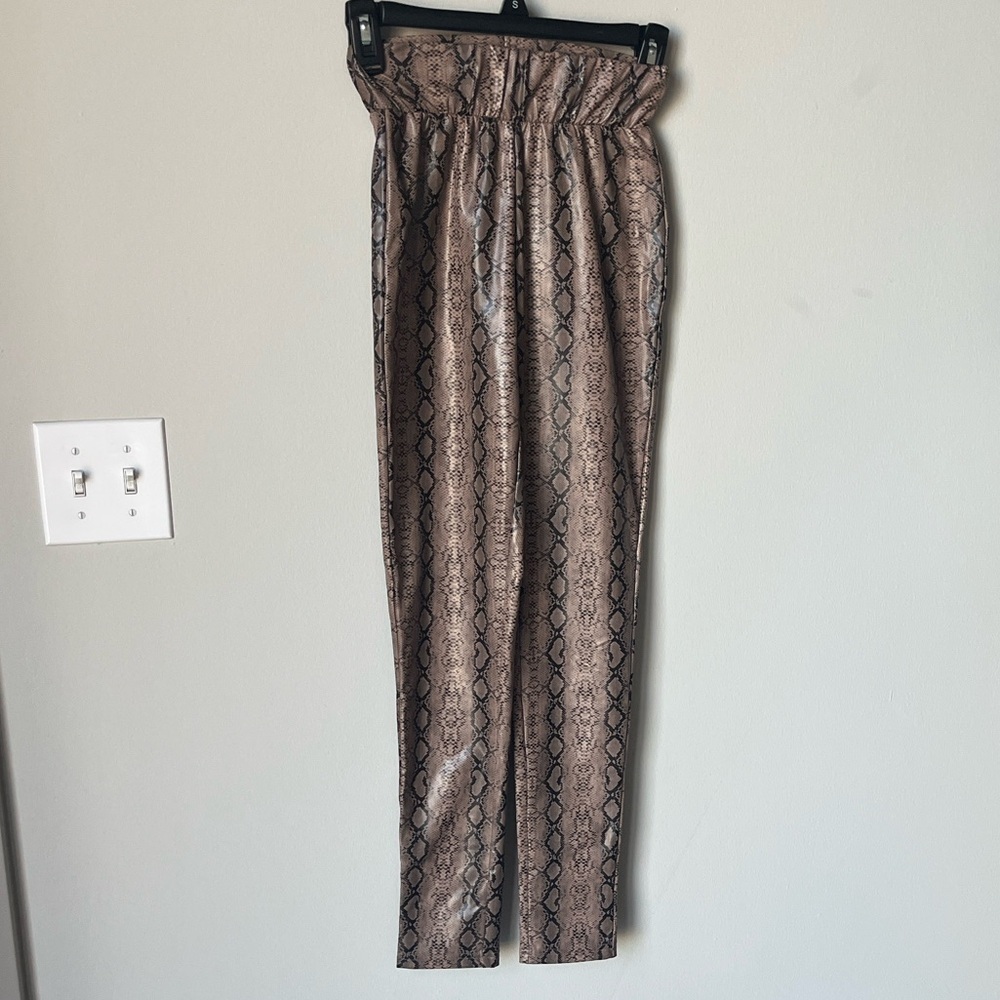 Elegant Snake Print Women's Leggings - Picture 3 of 5